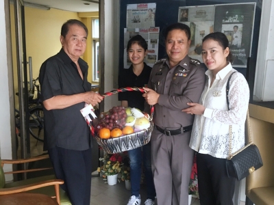 ผู้กำกับ สน.โคกคราม พร้อมครอบครัวอวยพรปีใหม่ "คิวทอง"