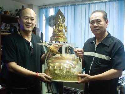 โค้ชต่าย พิจิตร เฮดโค้ชทีมชาติไทย นำกระเช้าของขวัญเข้าอวยพรวันเกิด
